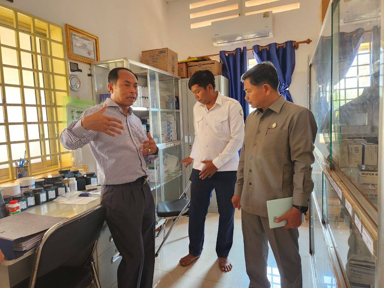 ការចុះពិនិត្យស្ថានភាពមណ្ឌលសុខភាពភ្នំកុក និងវើន​សៃ នៃការិយាល័យស្រុកប្រតិបត្តិបានលុង