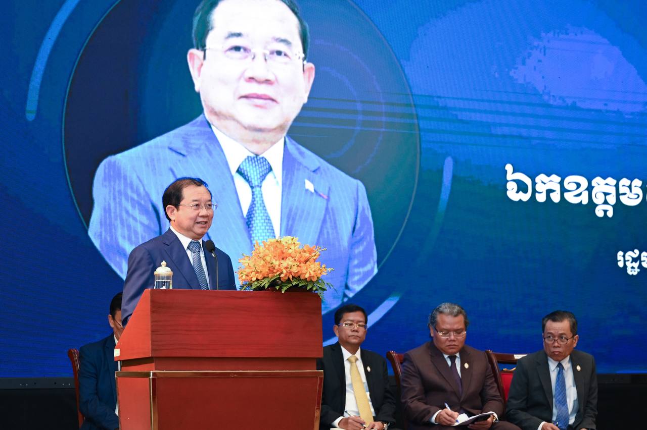 ឯកឧត្តមសាស្រ្តាចារ្យរដ្ឋមន្រ្តី «មុនចូលរៀនវិជ្ជាពេទ្យ យើងម្នាក់ៗបានដឹងរួចហើយថាត្រូវតែព្យាយាម ប្រឹងប្រែង តស៊ូជាមួយគ្រប់ការលំបាក ខិតខំឆ្លើយតបជាដំណោះស្រាយសង្គ្រោះអាយុជីវិតអ្នកជំងឺ រាល់គ្រប់វិនាទី មិនថាយប់ថ្ងៃ មិនថាថ្ងៃសម្រាក ឫវេលាណាទេ។»