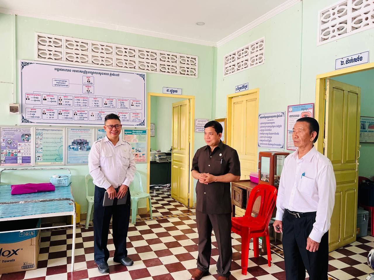 ការចុះពិនិត្យ​ការផ្តល់សេវានៅមណ្ឌលសុខភាពនៃខេត្តបាត់ដំបង