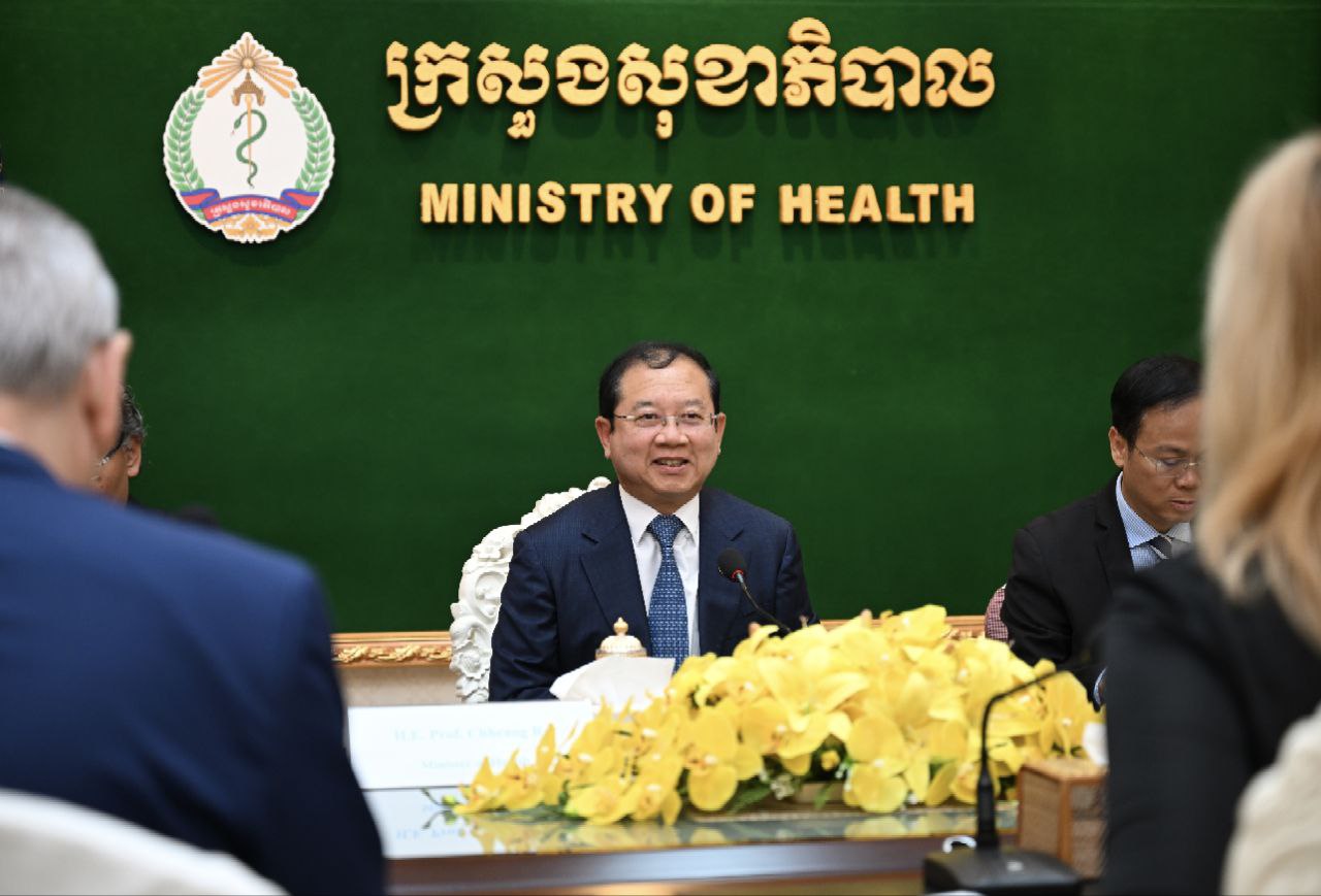 “វិទ្យាស្ថានប៉ាស្ទ័រកម្ពុជា ត្រូវបន្តពង្រីកវឌ្ឍនភាព និងនវានុវត្តន៍ស្រាវជ្រាវរួមគ្នា ក្រោមការចង្អុលបង្ហាញរបស់វិទ្យាស្ថានប៉ាស្ទ័រប៉ារីស-បារាំង និងក្រសួងសុខាភិបាលកម្ពុជា” ប្រសាសន៍សំណេះសំណាលគាំទ្ររបស់ឯកឧត្តមរដ្ឋមន្ត្រីក្រសួងសុខាភិបាល ជាមួយប្រតិភូបារាំងមកពីវិទ្យាស្ថានប៉ាស្ទ័រប៉ារីស។”